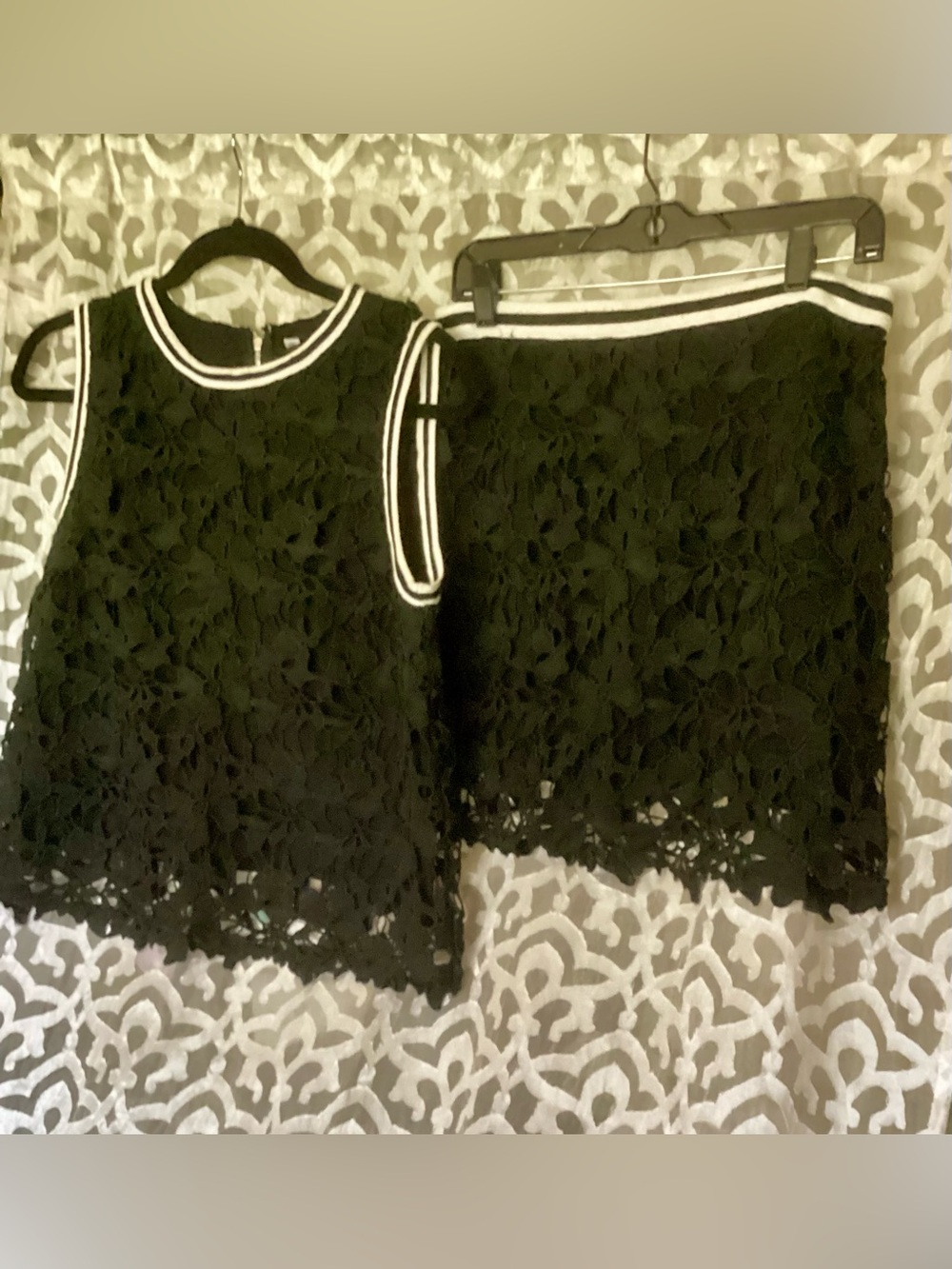 Design Lab Black Lace Cut out Skirt & Tank Set with White Trim size Med